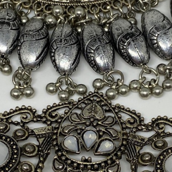 💋 Layered Silver Bib Necklace - Picture 7 of 7